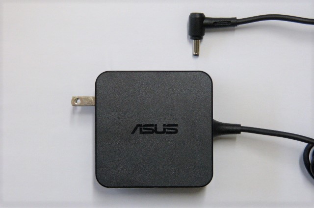 CARGADOR LENOVO 20V 3.25A 65W USB-C FORMA CUBO – Soluciones Portátiles